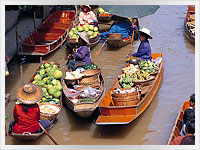 Traders on the floating market in Bangkok, Thailand