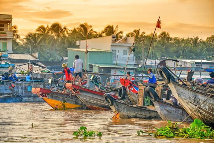 floating-market-mekong-delta-can-tho-vietnam