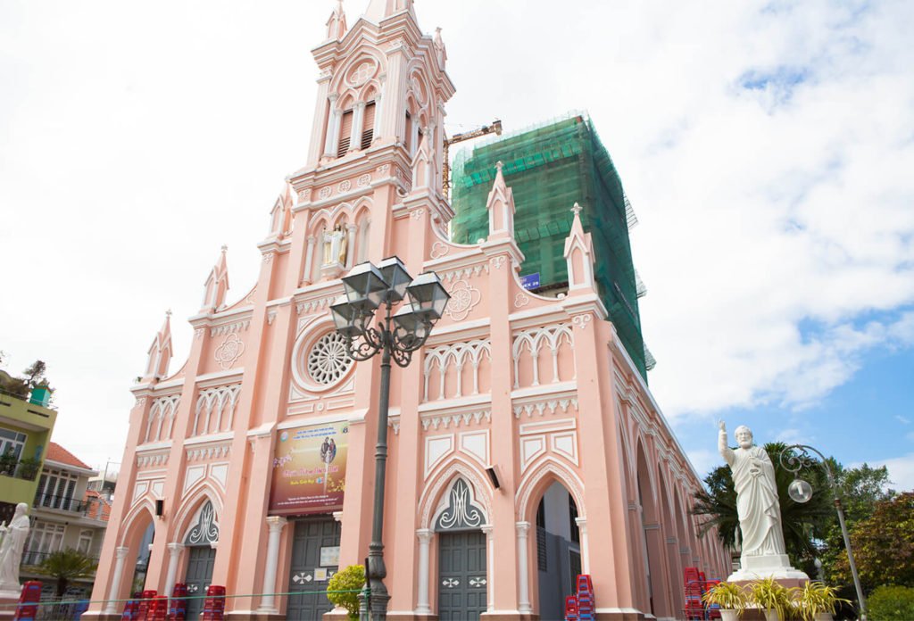 vietnam-danang-cathedral-37873296